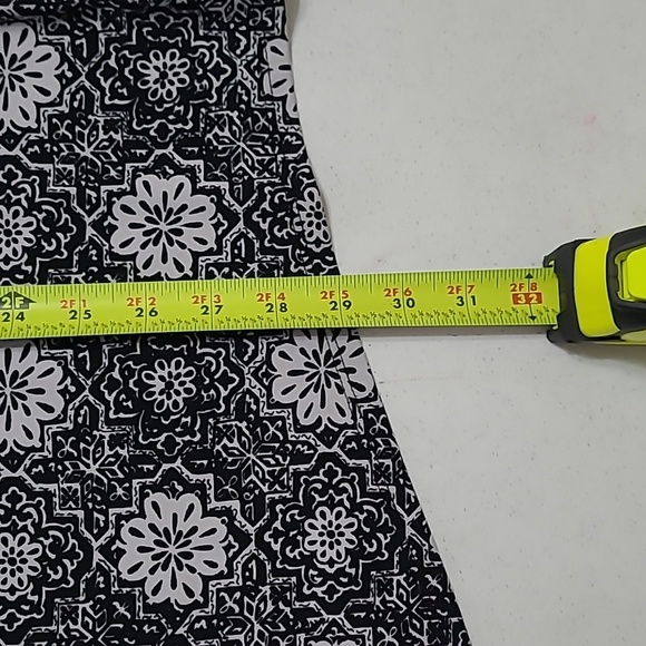 New Directions Black & White Cold Shoulder Tunic size 1X - Picture 7 of 7